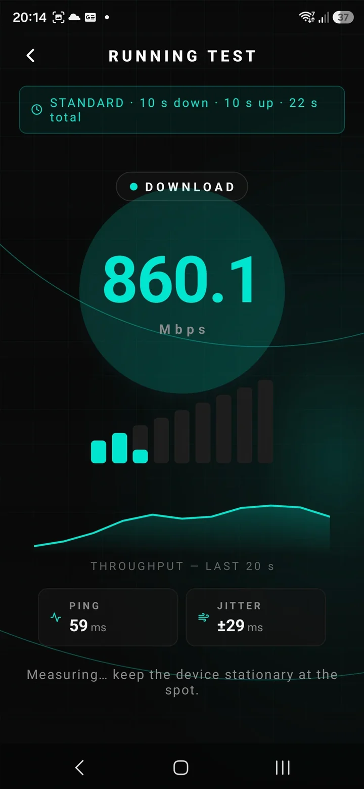 SignalMetrics app running-test screen showing a live download speed of 860.1 Mbps with a bar-chart of the last 20 seconds of throughput and current ping 59 ms, jitter ±29 ms