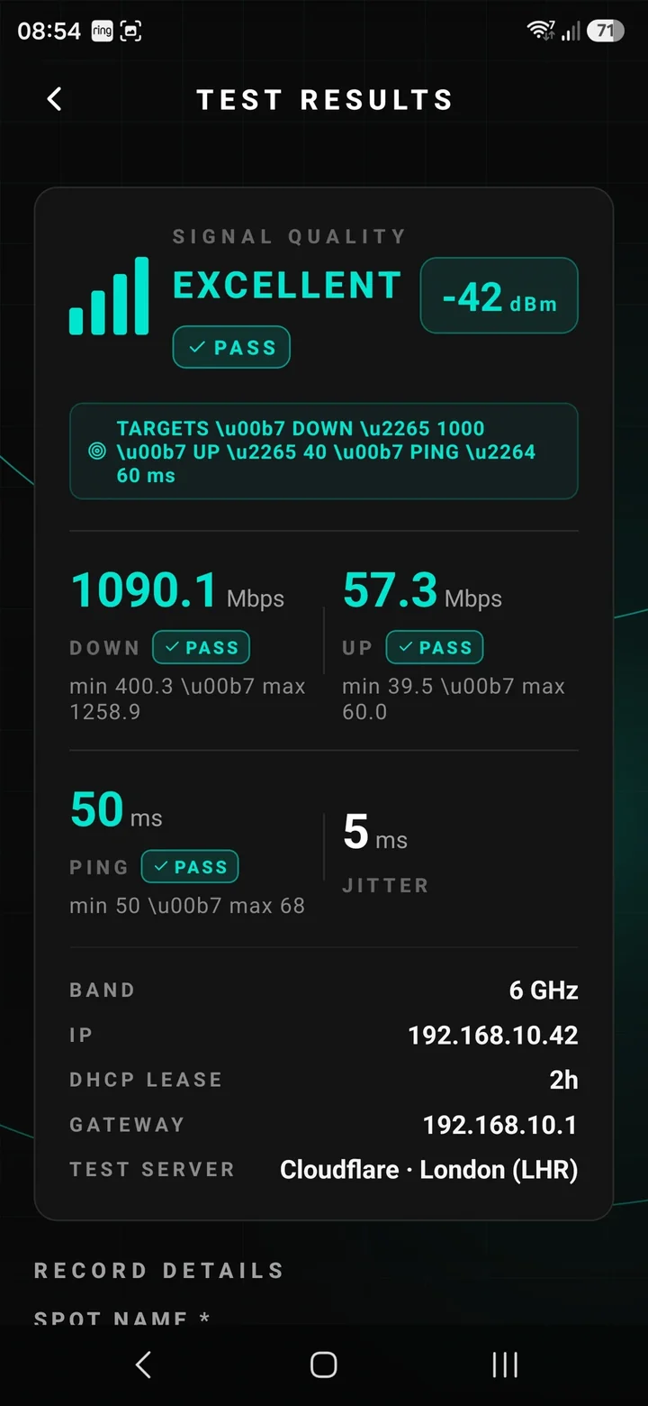 SignalMetrics test-results screen showing 1090 Mbps download at -42 dBm on the 6 GHz band, all targets PASS
